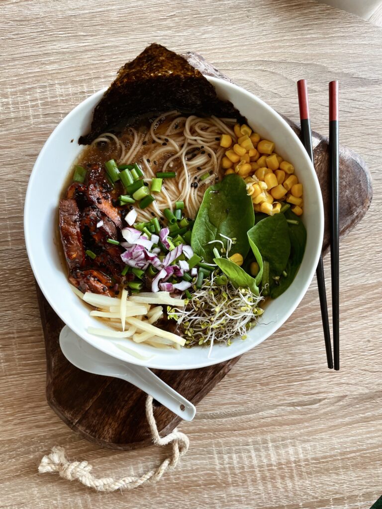 Ramen wegański Ramen wegański przepis dietetyka